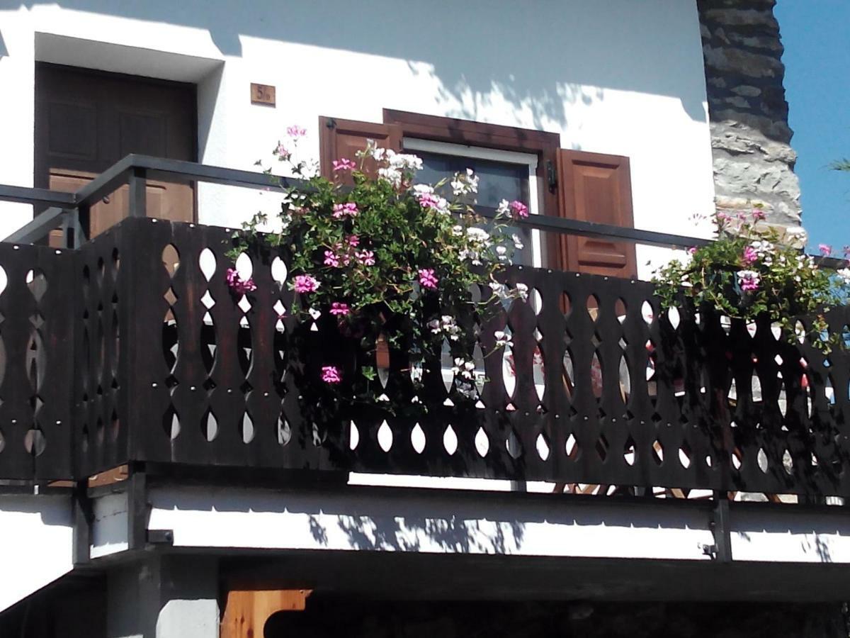 Maison Mey - Cir Vda Gignod 008 Aosta Dış mekan fotoğraf